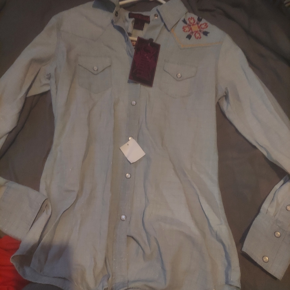 Women's shirt